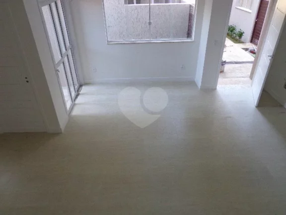 Imagem Casa à venda com 3 quartos, sendo 1 suíte, no condomínio Professor Teot?nio Monteiro de Barros Filho, São Paulo - SP