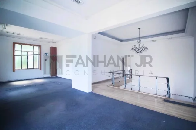 Imagem Casa Comercial de Alto Padrão para Locação no Jardim América, São Paulo-SP: 6 Salas, 6 Banheiros, 20 Vagas - 824m²!