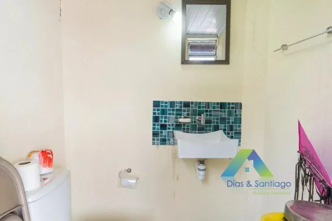 Imagem CASA TÉRREA COM 3 DORMITÓRIOS E 4 VAGAS EM VILA SANTA CATARINA/SP!