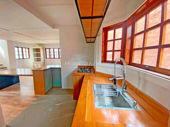Imagem Casa Nova à Venda em Condomínio Fechado no Jardim Márcia, Campos do Jordão | Próxima ao Capivari