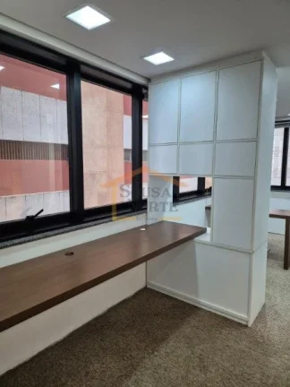 Imagem Conjunto comercial, com pintura e reforma novas,
ar condicionado, carpete, balcão fixo, 2 mesas fix...