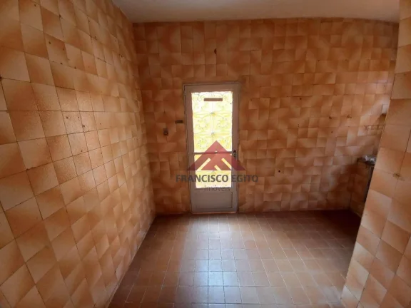 Imagem Otima casa no centro de São Gonçalo com varanda,Sala 02 quartos bamheiro,cozinha e area de serviço,vaga de garagem,proximo a todo comércio do centro d