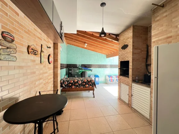 Imagem Casa para Venda em Praia Grande, Caiçara, 3 dormitórios, 1 suíte, 1 banheiro, 2 vagas