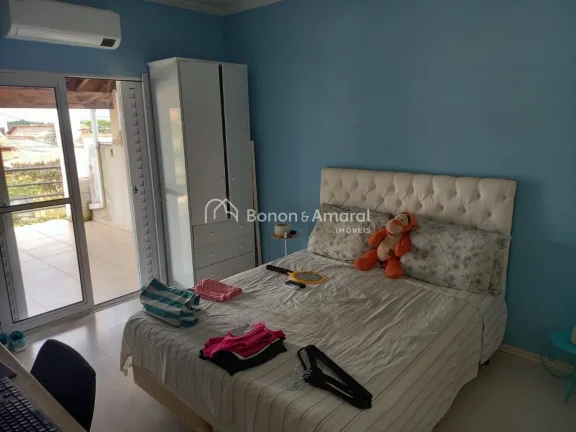 Imagem Linda e espaçosa casa em rua sem saída, lugar muito tranquilo e acessível. A residência possui 3...