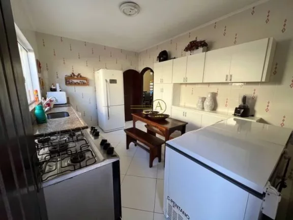 Imagem Casa térrea à venda de alto padrão, 100 metros da praia, em Peruíbe
