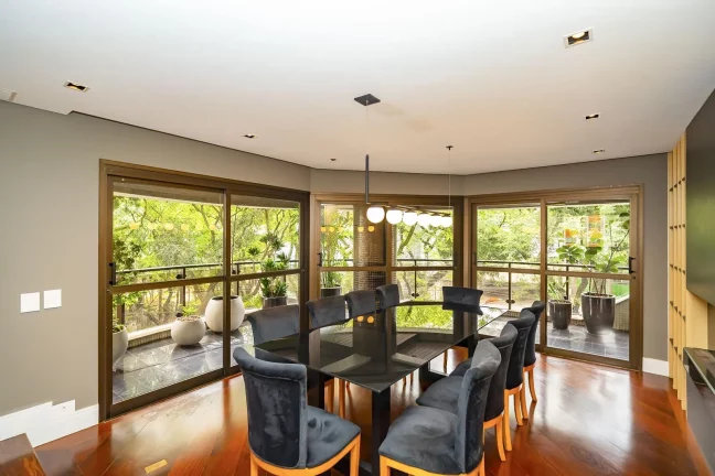 Imagem Luxuoso Apartamento em frente ao Clube Curitibano no coração do Água Verde.