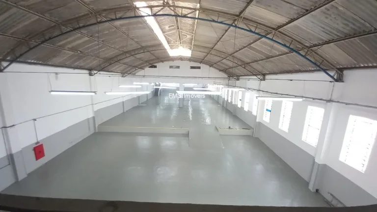 Imagem Galpão Comercial para Locação em São Paulo-SP - Bairro Aricanduva - 1 Sala, 2 Banheiros, 11 Vagas de Garagem, 1.650m² de Área