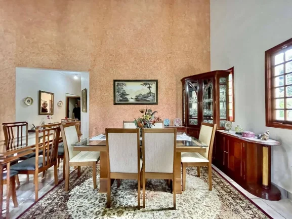 Imagem Cond Chácar dos Lagos - Térrea 3 suítes, anexo gourmet, piscina e pomar!