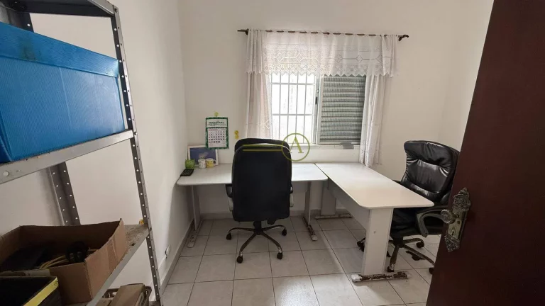 Imagem Casa térrea de esquina com a praia com terreno terreno e edícula já alugada