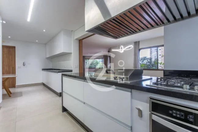 Imagem Apartamento com 3 suítes totalmente reformado na melhor rua do Campo Belo