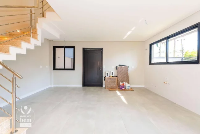 Imagem Sobrado 3 Suítes com QUINTAL, 228m², terraço com churrasqueira e 3 vagas de garagem à venda no Água Verde