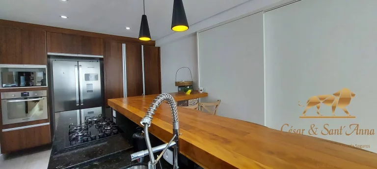 Imagem Casa com 03 suítes e 450m² no Alto da Boa Vista em Campos do Jordão.