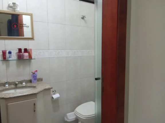 Imagem AMPLO SOBRADO A VENDA NA VILA PRUDENTE COM 5 DORMITÓRIOS E 3 SUITES, PISCINA, CHURRASQUEIRA E FORNO DE PIZZA. 5 VAGAS DE GARAGEM. RUA LARGA, TRANQUILA