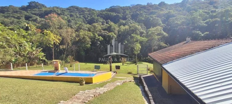 Imagem Chácara com 4 Quartos, 2 Banheiros, Área para Churrasco Grande, Piscina, Lago com Peixes, Estacionamento para 25 carros, Córrego nos fundos, espaço para fazer campo, no Rio Grande da Serra-SP