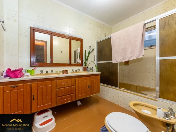 Imagem Apartamento em Perdizes com 4 quartos ( 1 suíte), , 215m². Edifício com Lazer e 1 apto por Andar