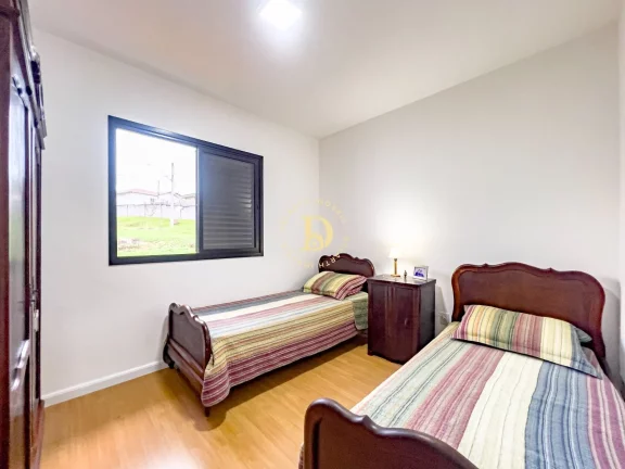 Imagem Casa - Cond. Golden Park - Jacareí - 3 Dormitórios (1 Suíte) - 200m²