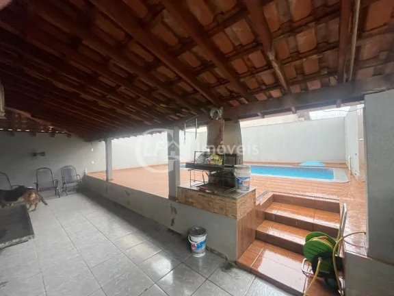 Imagem Imóvel à venda em Campo Grande-MS: Casa de 4 quartos na Vila Marli, com suíte, 2 salas, 3 banheiros, 6 vagas e 220m². Confira!