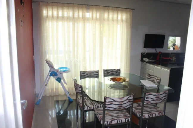 Imagem Casa em condomínio com 724 m² e 6 quartos