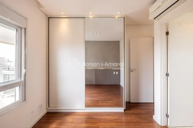 Imagem Elegante e repleto de detalhes que valorizam cada ambiente, este apartamento encanta pelo acabamento...