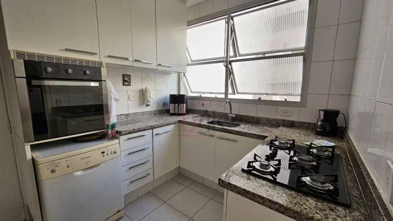 Imagem Apartamento com 131m² mobiliado à venda em Moema.
