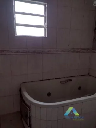 Imagem Sobrado com 200 metros construídos, 2 dormitórios, 4 vagas quintal excelente localização e valor !