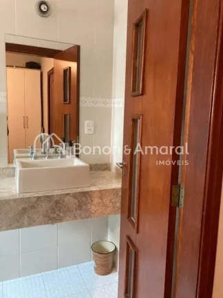 Imagem Casa bem localizada no bairro Chapadão, em uma rua tranquila, próxima a rodovias e comércios.

O ...