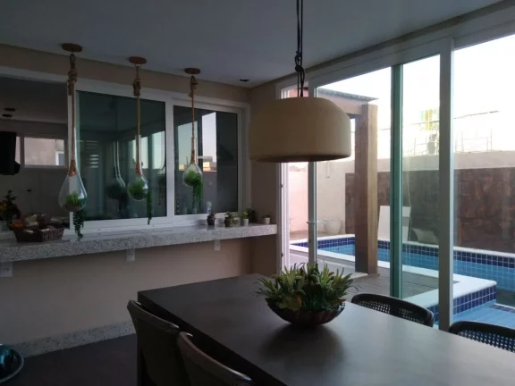 Imagem Casa de Luxo no Condomínio Ravines - Espaço, Conforto e Elegância