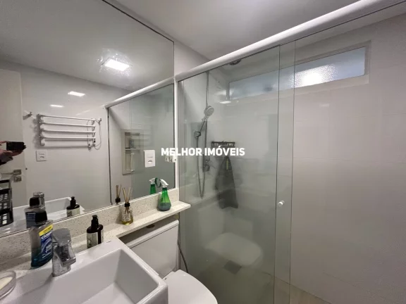 Imagem Apartamento á venda com 02 dormitórios em condomínio frente mar no centro de Balneário Camboriú.