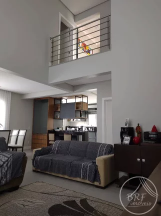 Imagem Vendo casa semi nova em Estreito Florianópolis SC, três suítes, lavabo.