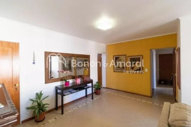 Imagem Aconchegante imóvel à venda com 3 quartos, sendo 1 suíte, e 2 banheiros.
Ideal para quem busca co...