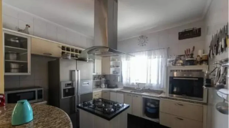 Imagem Sobrado para Venda por R$790.000,00 com 220m², 3 dormitórios, 1 suite e 5 vagas - Penha, São paulo / SP - Cód. BDI37397