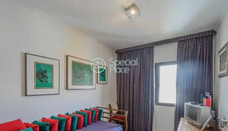 Imagem Cobertura super espaçosa com 432m2, 5 dormitórios ( 2 suítes ) e 4 vagas na garagem. No primeiro ...