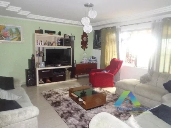 Imagem Linda casa com 3 dormitórios, 3 vagas, 3 banheiros área gourmet com fácil acesso a comércios e principais avenidas.