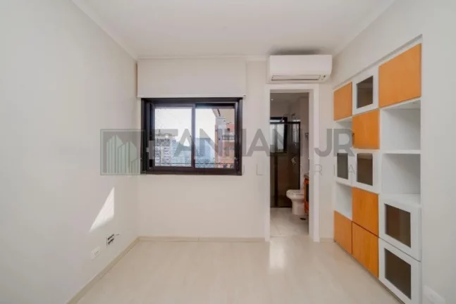 Imagem Cobertura duplex com piscina na Vila Nova Conceição: 3 quartos, 3 suítes, 3 salas, 5 banheiros, 4 vagas e 241m² de sofisticação em São Paulo-SP.