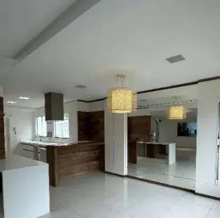 Imagem Casa de Alto Padrão em Jurerê Internacional a Poucos Minutos da Praia