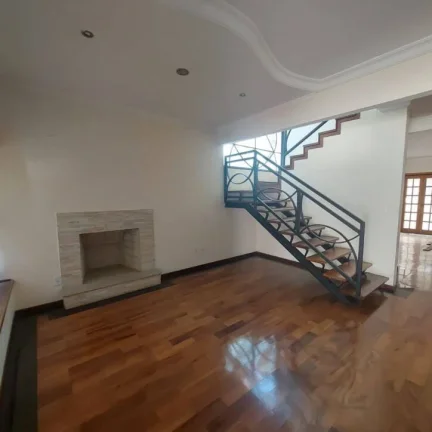 Imagem Casa Sobrado, 3 Dormitórios ( 1 Suíte),275m², Condomínio San Marino, Sjc.