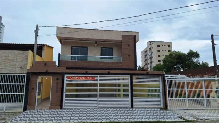 Imagem Casa 2 dormitórios com sacada a venda em Praia Grande 200metros da praia