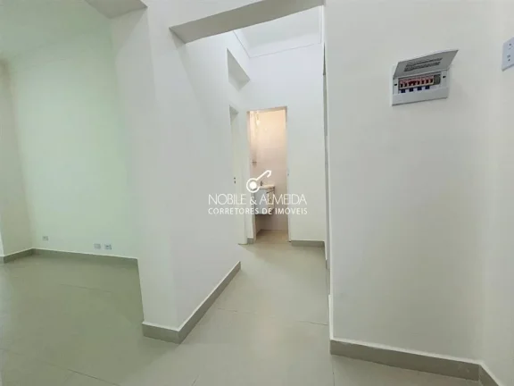 Imagem Prédio frente à orla. Apartamento finamente reformado.
