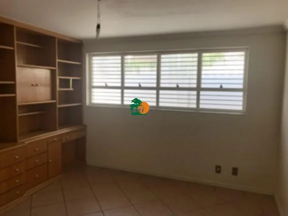 Imagem Casa para Venda em São Roque, Jardim Meny, 4 dormitórios, 1 suíte, 1 banheiro, 4 vagas