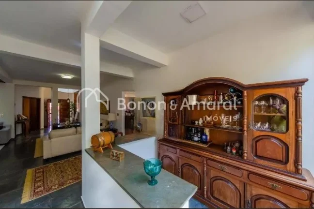 Imagem Casa excelente, com 6 quartos, todos são suítes, 8 banheiros, com elevador, 5 pontos de ar condici...