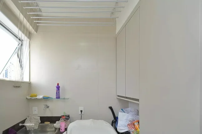 Imagem Localizado no charmoso bairro da Savassi, este apartamento mobiliado oferece uma experiência de mor...