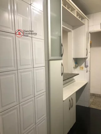 Imagem Aconchegante apartamento à venda com 2 quartos, sendo 1 suíte, e 2 banheiros no total. O condomínio ?(C) bem equipado com diversas instalações, apropriad