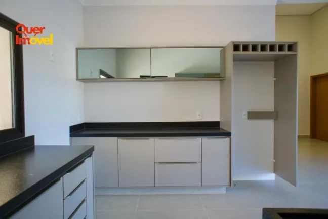 Imagem Casa de Luxo em Condomínio à Venda em Ribeirão Preto-SP no Bairro Bonfim Paulista: 3 Quartos, 3 Suítes, 1 Sala, 4 Banheiros, 4 Vagas, 180m².