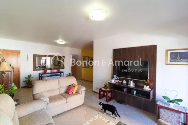 Imagem Aconchegante imóvel à venda com 3 quartos, sendo 1 suíte, e 2 banheiros.
Ideal para quem busca co...