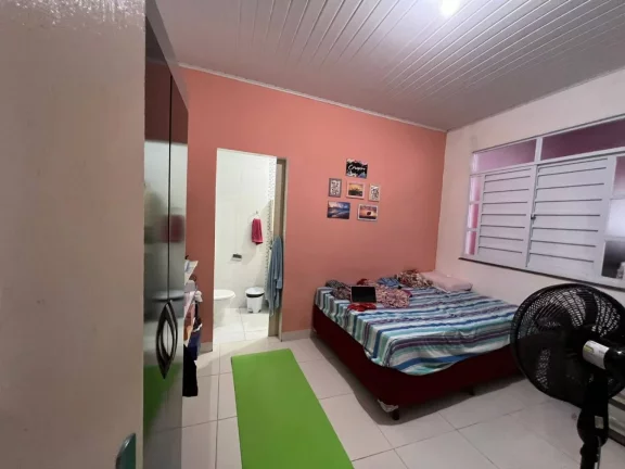 Imagem Casa em Rua Pública c/ Quintal Amplo | Confira Detalhes!