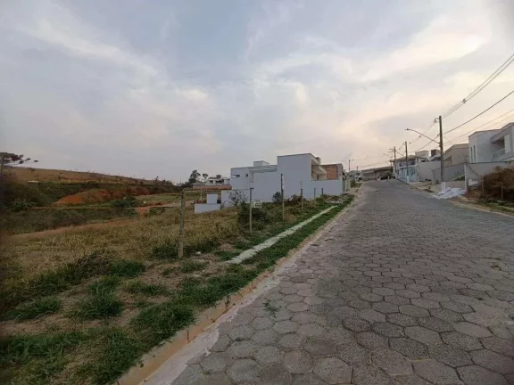Imagem Construa em Grande Estilo: Lote de 500m2 em Condomínio Fechado