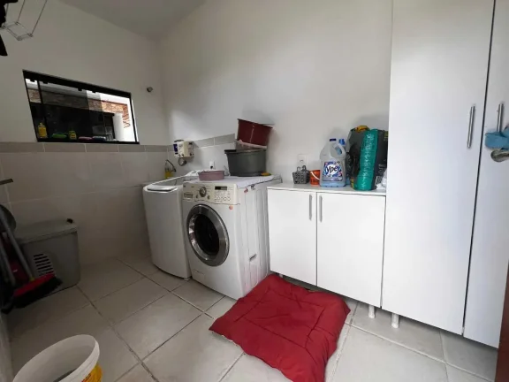 Imagem Casa com 3 dormitórios sendo 1 suíte e 2 vagas de garagem no bairro Ressacada em Itajaí