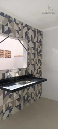 Imagem Casa tipo sobrado, independente , garagem c/vaga livre e quintal em São Vicente!