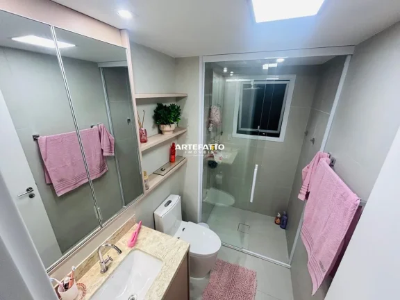 Imagem Apartamento com móveis planejados, 3 suites, 2 vagas fixas e ar condicionado.
