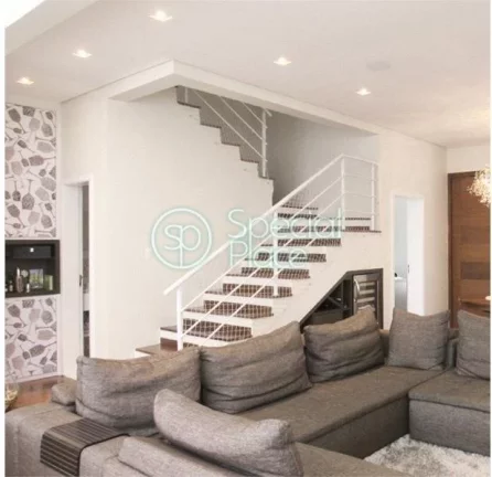 Imagem Casa impecável recém reformada em condomínio exclusivo ao lado da Chácara Flora. Sensação de e...
